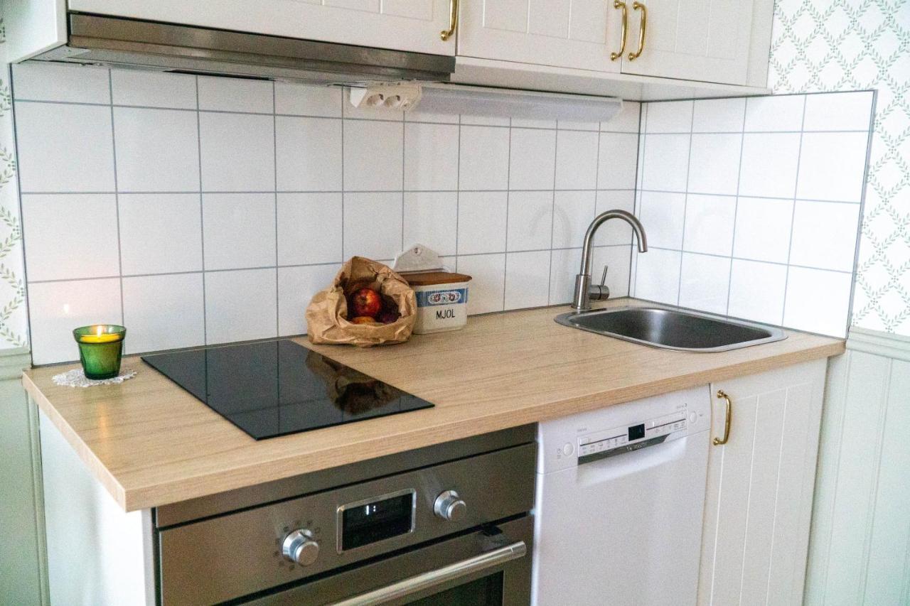 Anfasteroed Gardsvik - Badstugor Med Loft Ljungskile Ngoại thất bức ảnh