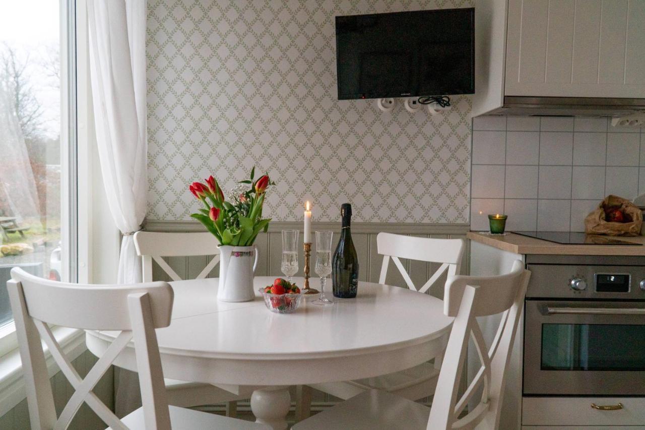 Anfasteroed Gardsvik - Badstugor Med Loft Ljungskile Ngoại thất bức ảnh